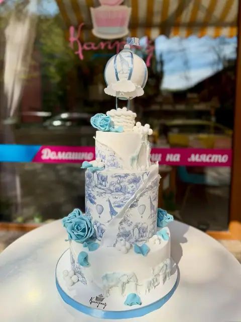 First birthday cakes — fondant, 60 servings