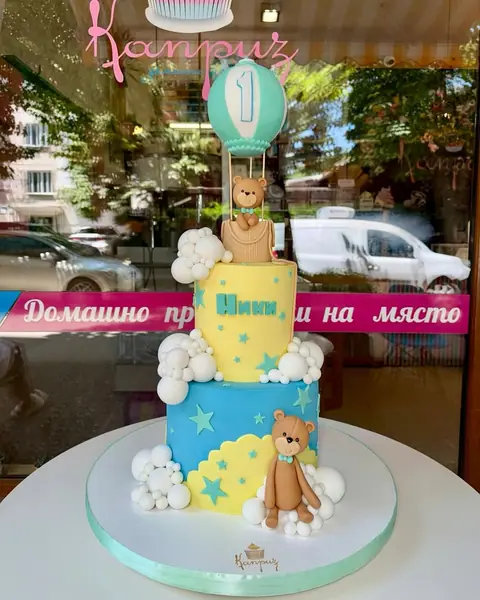 First birthday cakes — fondant, 50 servings