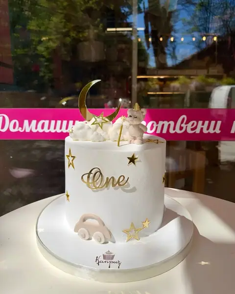 First birthday cakes — cream, 24 servings