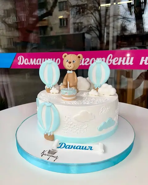 First birthday cakes — cream, 20 servings
