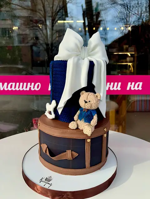 First birthday cakes — fondant, 32 servings