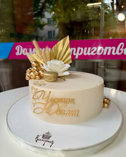 Milestone birthday cakes › For her — fondant, 16 servings