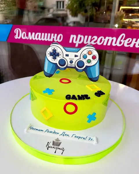 Торти за момчета › PlayStation — крем, 16 парчета