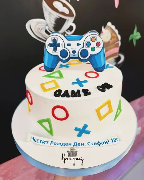 Торти за момчета › PlayStation — крем, 16 парчета