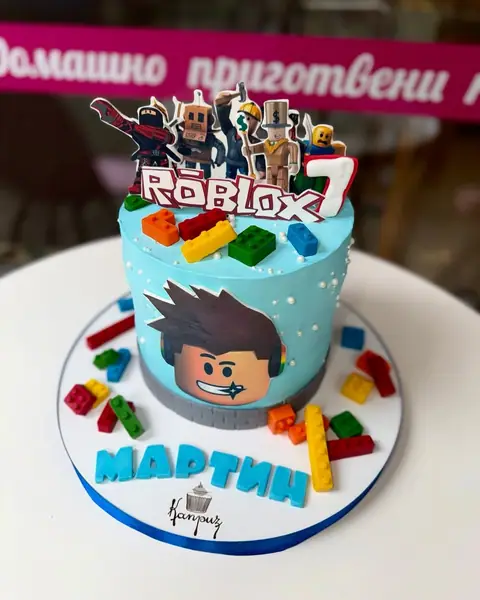 Торти за момчета › Roblox — крем, 20 парчета