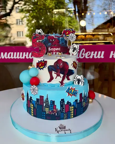Торти за момчета › Спайдърмен — крем, 24 парчета