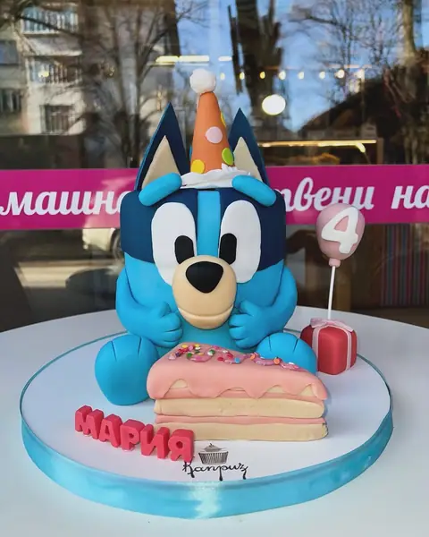 Cakes for girls › Bluey — fondant, 20 servings