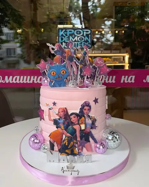 Cakes for girls › K-Pop Demon Hunters — cream, 24 servings