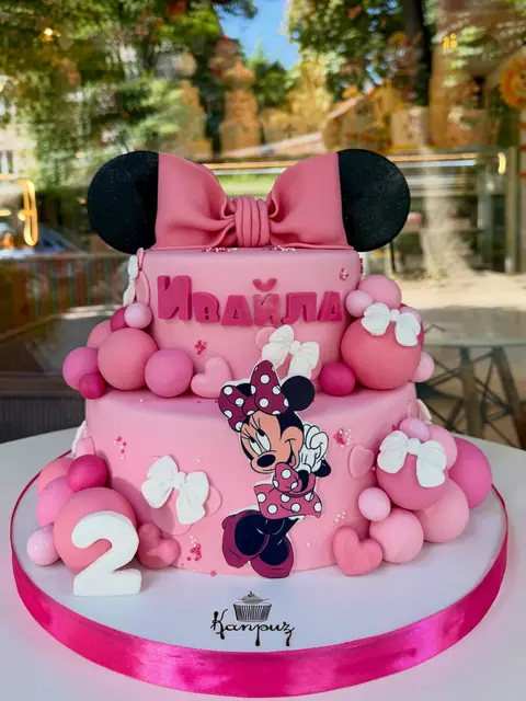 Cakes for girls › Minnie Mouse — fondant, 30 servings