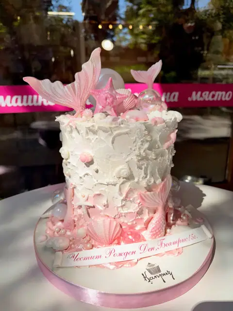 Cakes for girls — cream, 16 servings