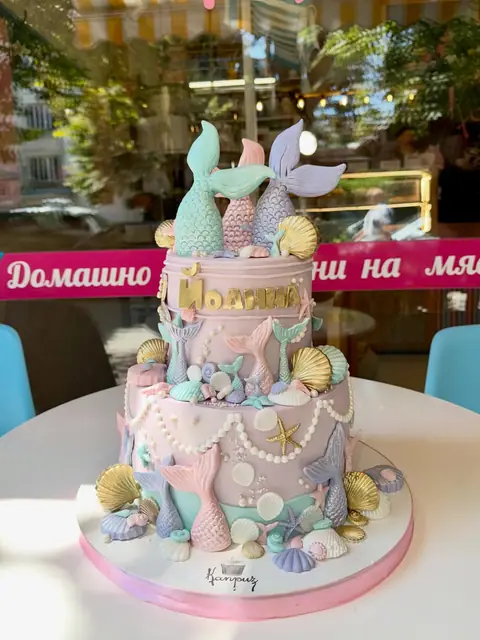 Cakes for girls — fondant, 32 servings