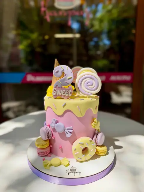 Cakes for girls — fondant, 16 servings