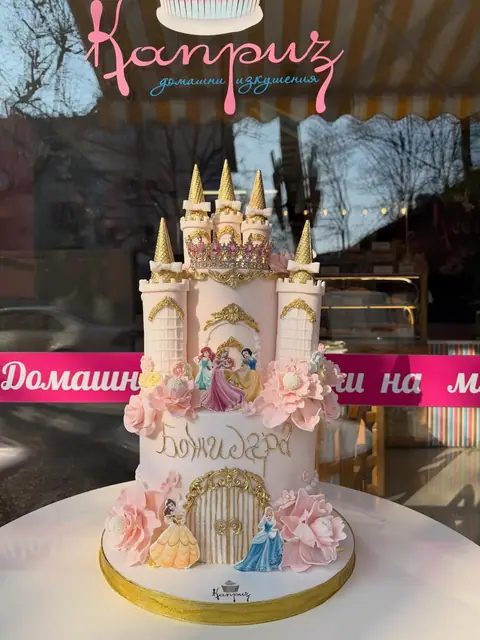 Cakes for girls › Castle — fondant, 50 servings